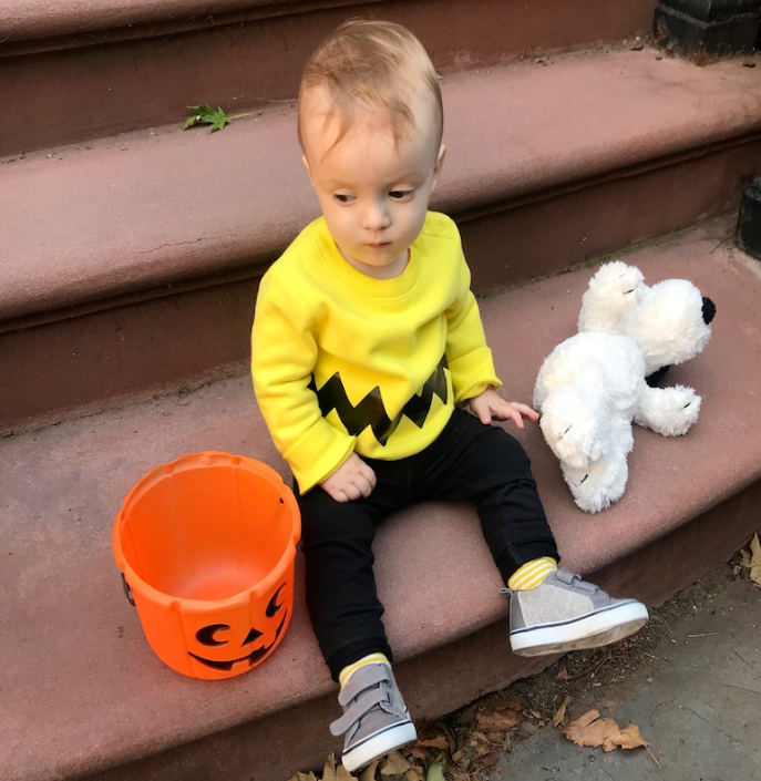 this charlie brown costume is simple and adorable