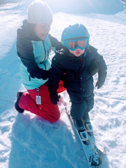 kid learning to ski