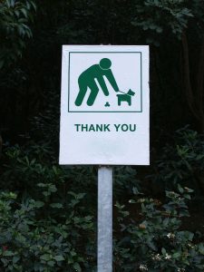 Sign to pick up after dog